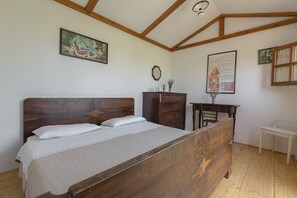 1 bedroom, bed sheets