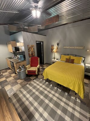 2 bedrooms, desk, travel crib, free WiFi