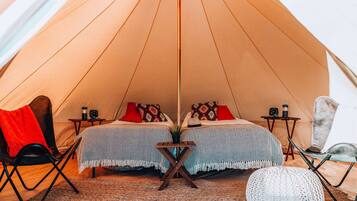 1 bedroom, bed sheets