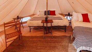 1 bedroom, bed sheets