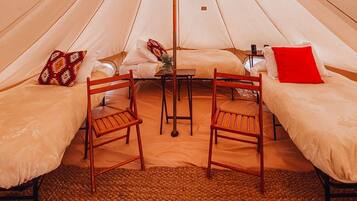 1 bedroom, bed sheets