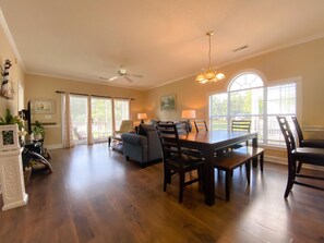 Condo, várias camas (Magnolia Place 104-4665) | Sala de estar