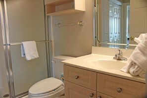 Condo, Multiple Beds (Magnolia Pointe 301-4890) | Bathroom