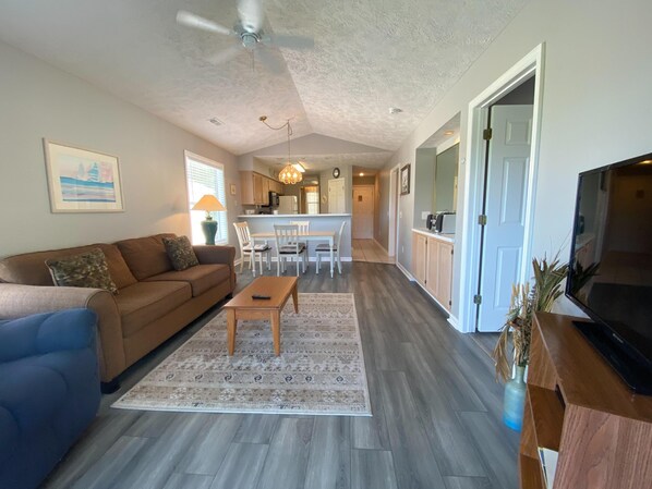Condo, Multiple Beds (River Oaks 11-I) | Living room