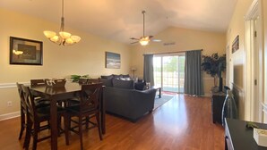 Appart'hôtel, plusieurs lits (Magnolia North 302-4819) | Salle de séjour