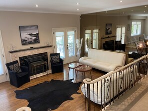 Télévision, cheminée