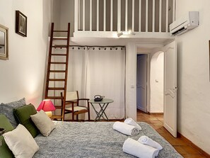 5 bedrooms, in-room safe, iron/ironing board, free WiFi - VILLA CAPRICORNE (Le Plan-de-la-Tour)