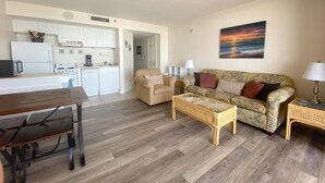 Apartamento, varias camas (Ocean Forest 911) | Sala de estar
