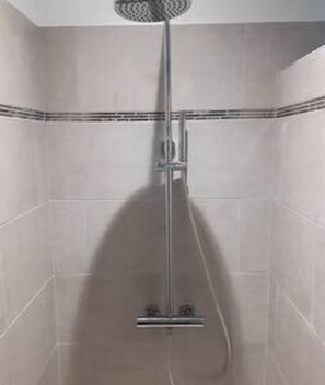 Towels, toilet paper - Live in the 2nd most beautiful village in France 2020 (ANSES D ARLET)