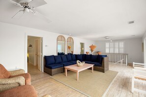 Smart-TV, Kamin, DVD-Player