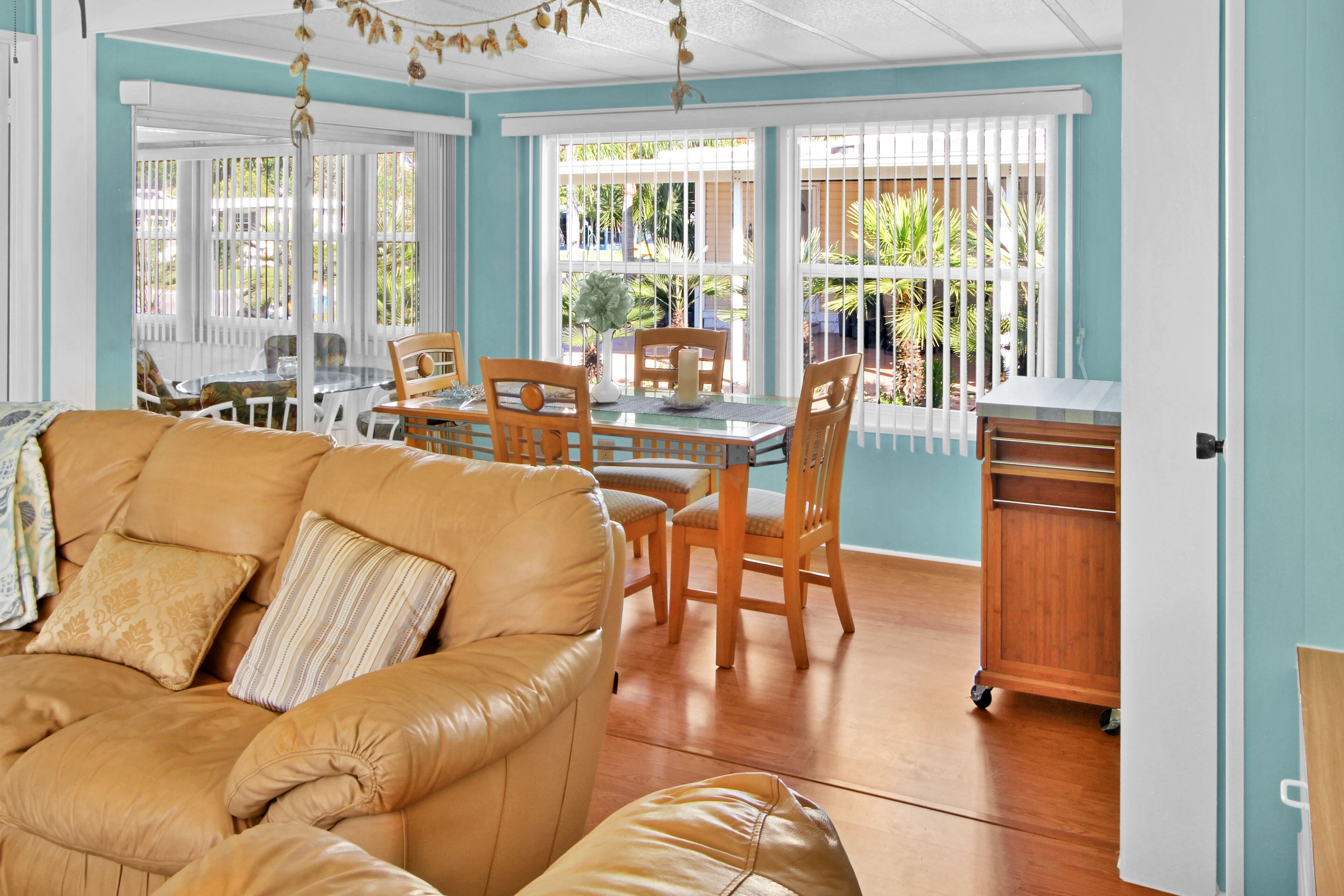 Smart-TV, musikkbibliotek og kontorer