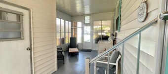 2 BR, 2 B Home.w/ Golf Cart  Located in The Villages.1 Mile from Spanish Springs