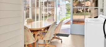 2 BR, 2 B Home.w/ Golf Cart  Located in The Villages.1 Mile from Spanish Springs