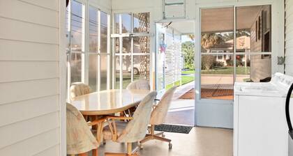 2 BR, 2 B Home.w/ Golf Cart Located in The Villages.1 Mile from Spanish Springs