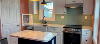 Cottage by the Sea Steps to Downtown Rehoboth!
