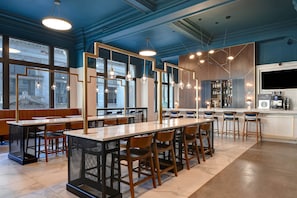 Breakfast meal - Courtyard by Marriott Cincinnati Downtown (Cincinnati)