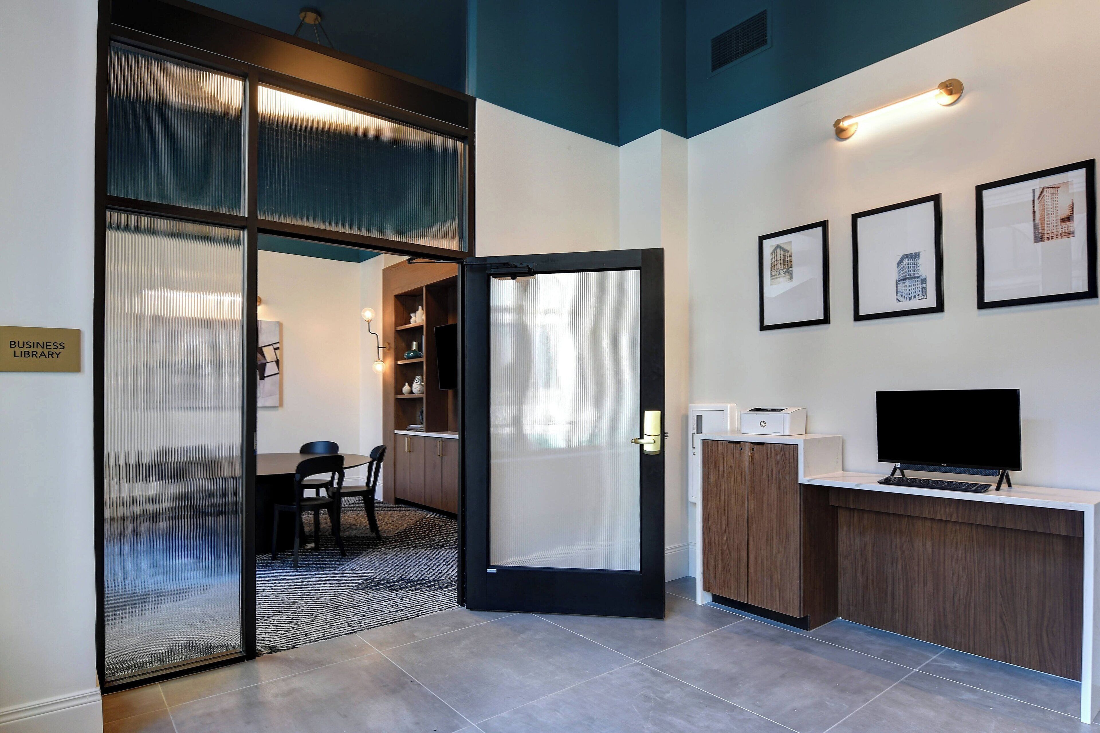 Photo - Courtyard by Marriott Cincinnati Downtown