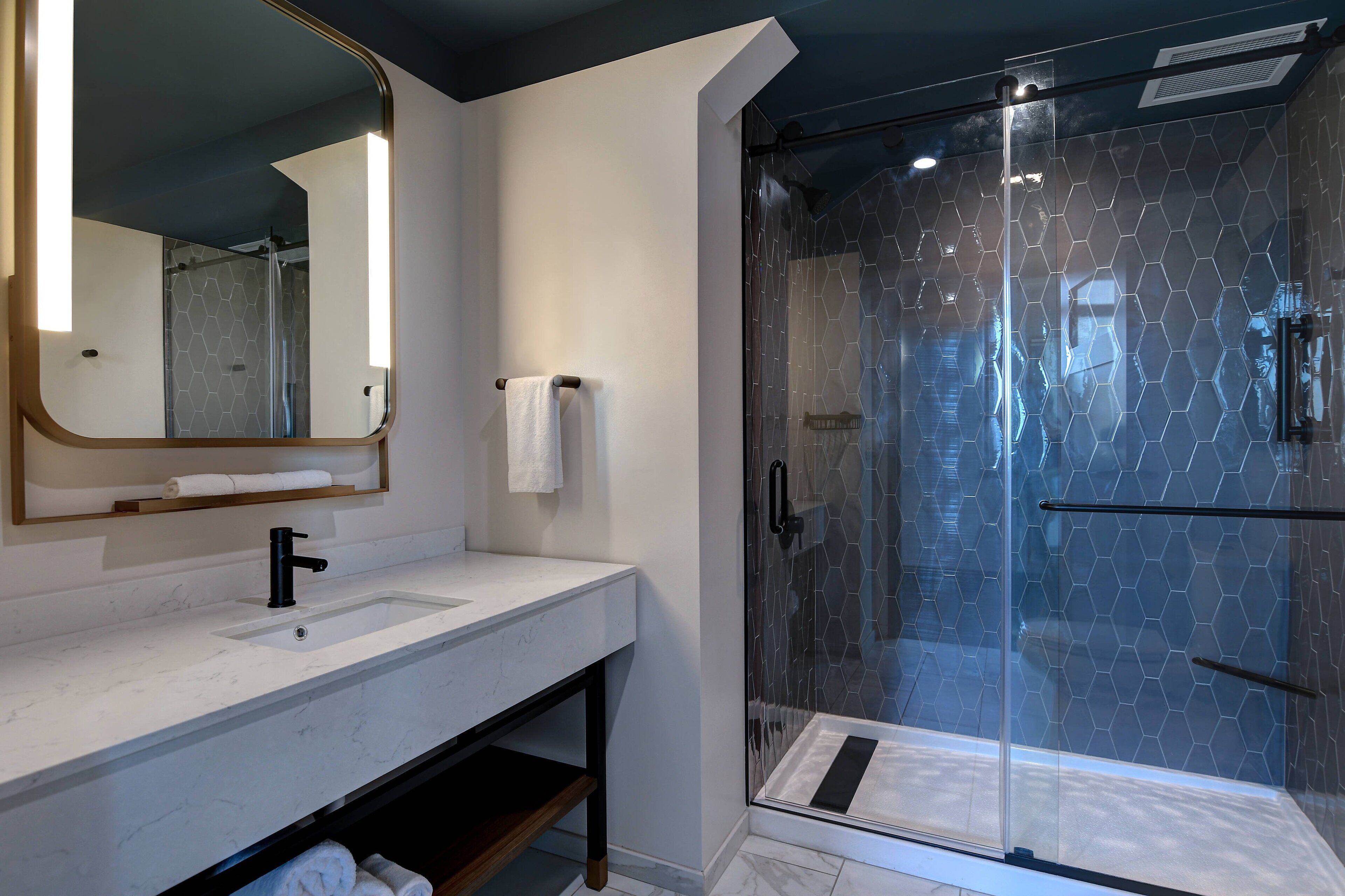 Photo - Courtyard by Marriott Cincinnati Downtown