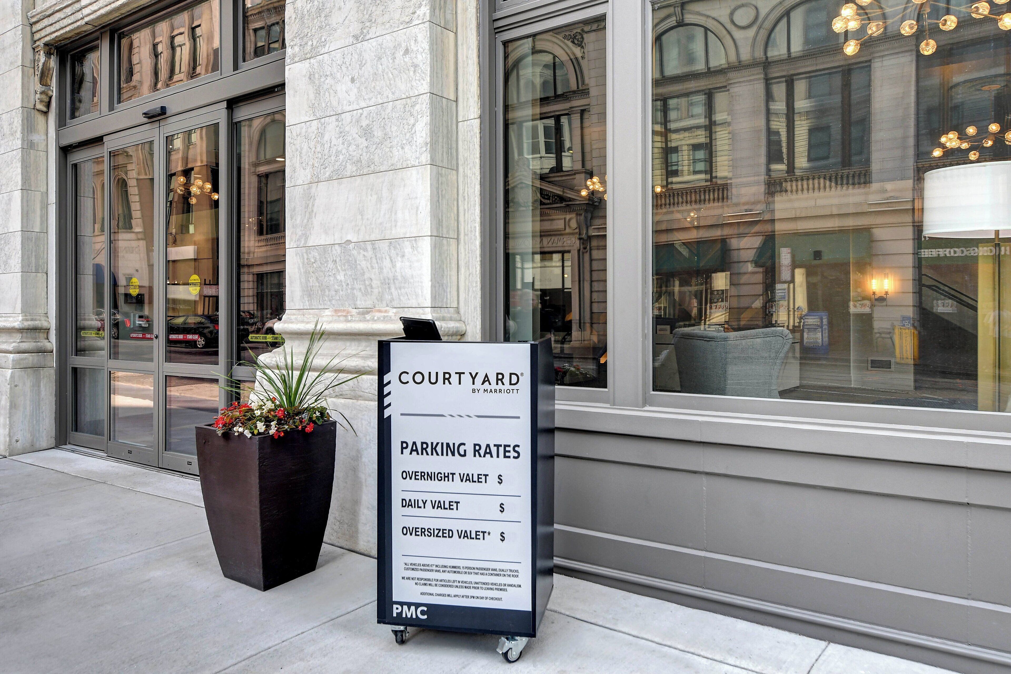 Photo - Courtyard by Marriott Cincinnati Downtown