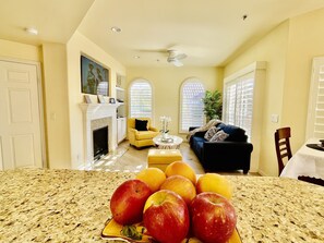 Smart TV - ENTIRE Two bedrooms Beautiful condo in Coachella (La Quinta)