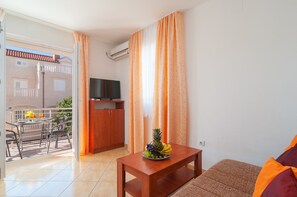 TV - Apartments Island Beat - Two Bedroom Apartment with Balcony (A6) (Supetar)