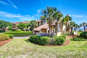 Exterior - 1410 Windsong - Beautifully updated, 2 Bedroom, Oceanfront (Fernandina Beach)