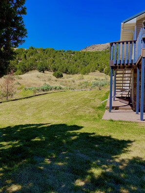 Property grounds - Large Lodge in Lava Hot Springs, Idaho 8 bedrooms sleeps 35 (Lava Hot Springs)