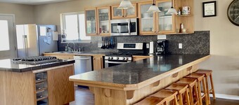 Large Lodge in Lava Hot Springs, Idaho 8 bedrooms sleeps 35