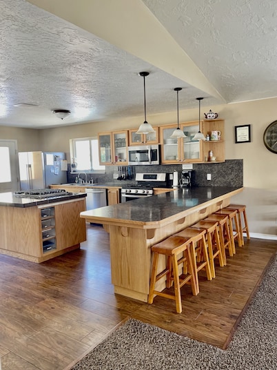 Large Lodge in Lava Hot Springs, Idaho 8 bedrooms sleeps 35