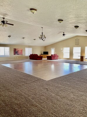 Interior - Large Lodge in Lava Hot Springs, Idaho 8 bedrooms sleeps 35 (Lava Hot Springs)