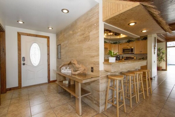 デラックス ペントハウス 3 ベッドルーム 禁煙 シティビュー | リビング エリア | 50 インチの薄型テレビ (ケーブル放送視聴可)、テレビ、暖炉