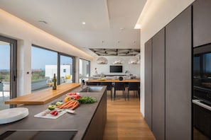 Fridge, microwave, oven, stovetop - Villa Old Olive Ottava with Pool (Vodnjan)