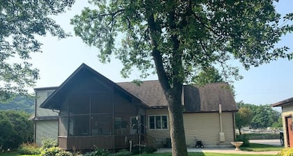 Scenic Getaway Near Decorah Fish Hatchery