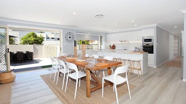 Dining - Beautiful Beach House in the Heart of Town (Coolum Beach)