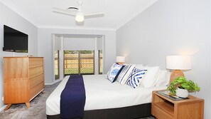 4 bedrooms, desk, iron/ironing board, WiFi