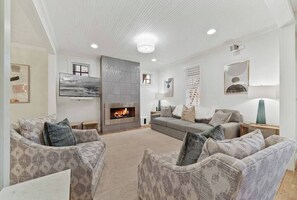 TV, fireplace, stereo