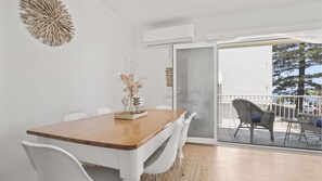 Dining - Beachcomber Unit 2, 7 Dingle Ave (KINGS BEACH)