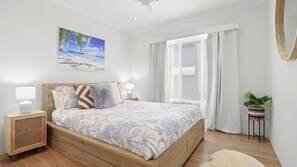 2 bedrooms, free WiFi, bed sheets - Beachcomber Unit 2, 7 Dingle Ave (KINGS BEACH)