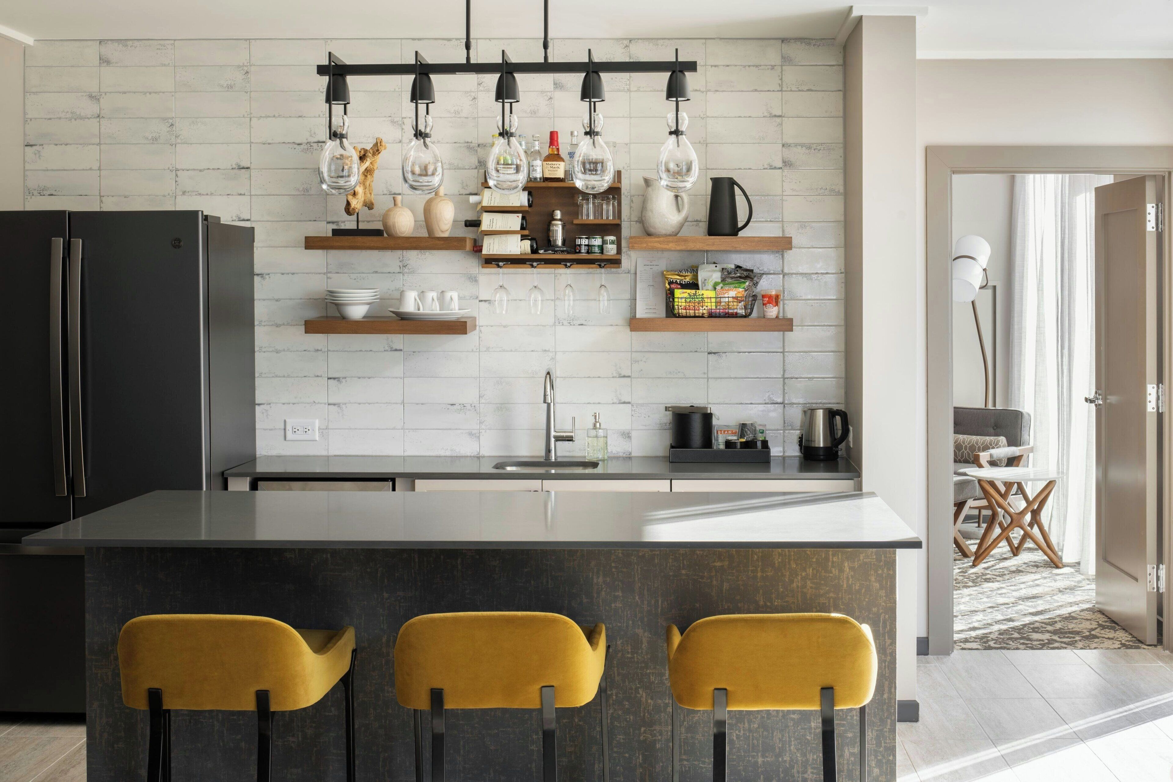 presidential suite, 2 bedrooms, non smoking, city view | private kitchen | coffee/tea maker