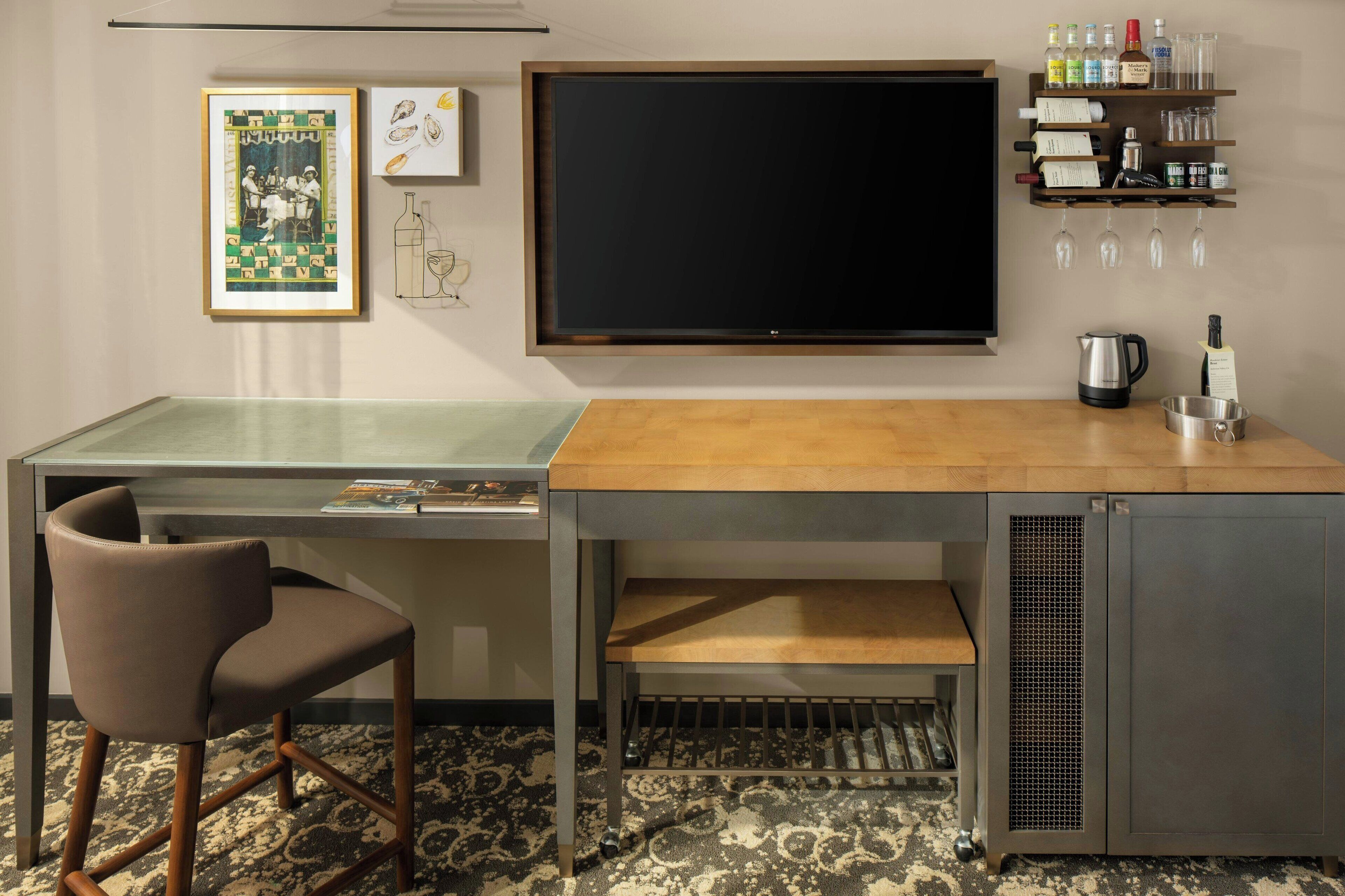 premium bedding, minibar, in-room safe, desk