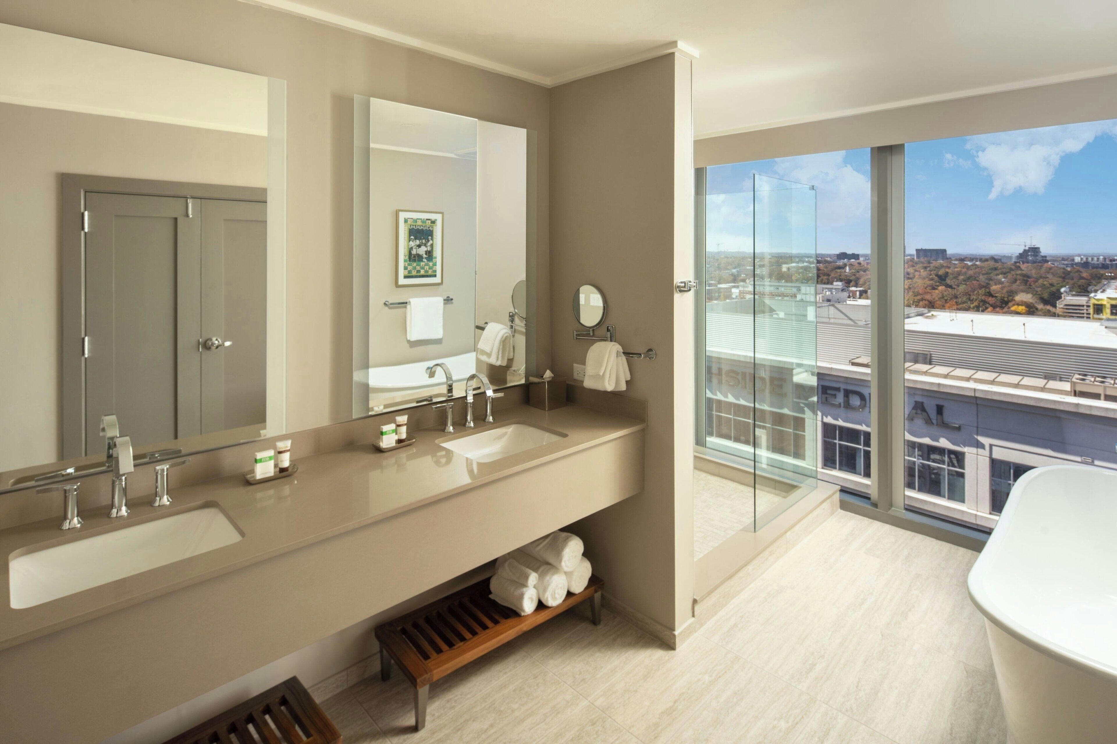 presidential suite, 1 bedroom, non smoking, courtyard view | bathroom | free toiletries, hair dryer, bathrobes, towels