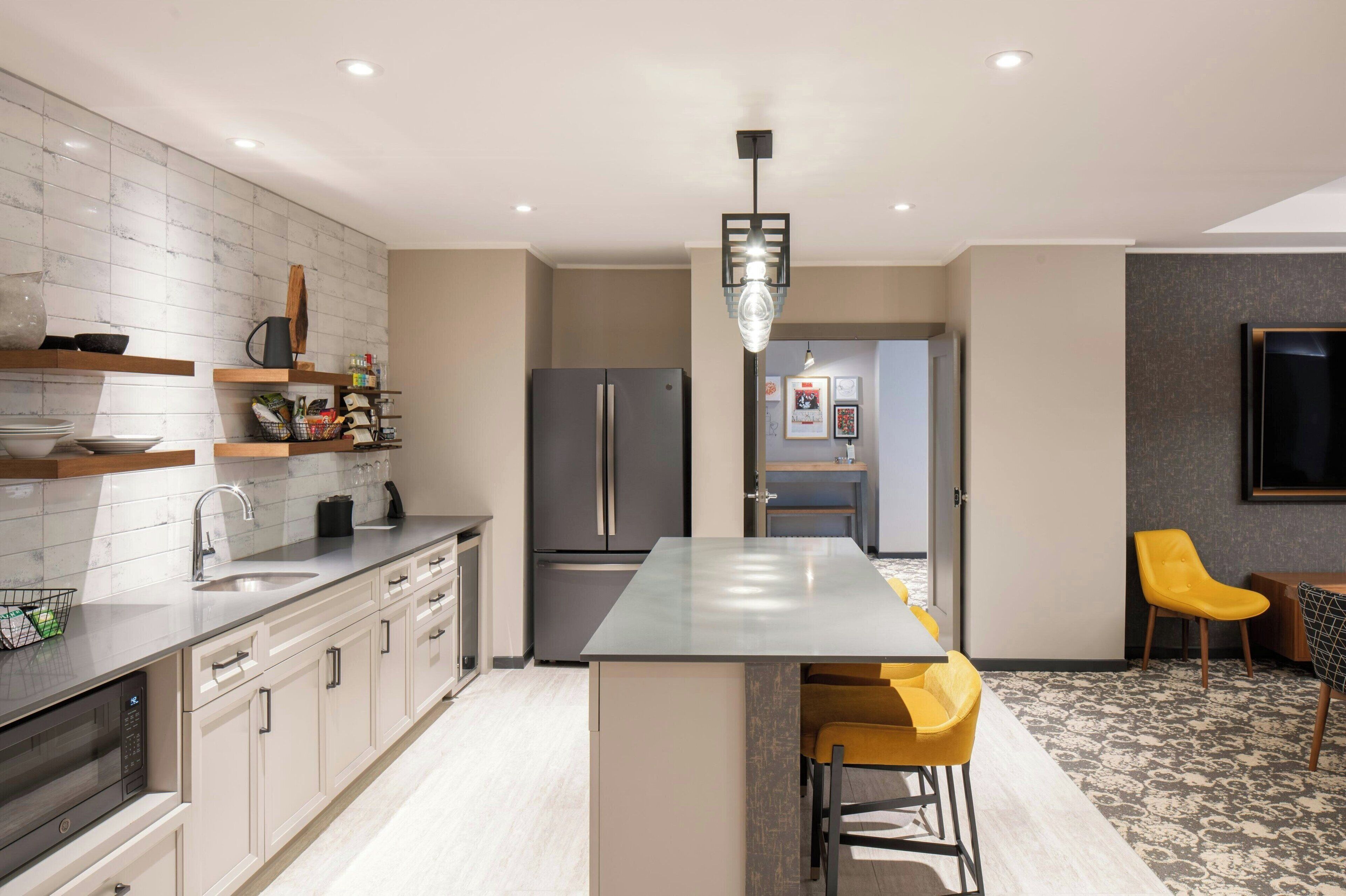 presidential suite, 1 bedroom, non smoking, courtyard view | private kitchen | coffee/tea maker