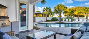 2 Minutes to the Beach! Pets Welcome! Great Summer Rates!