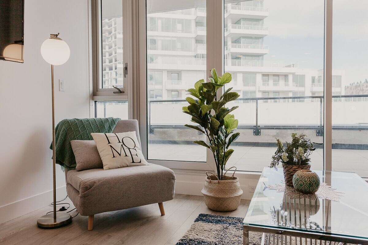 * MONTHLY FURNISHED RENTAL 2 BED & DEN + 2 BATH DT KELOWNA Reviews