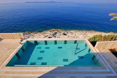 VILLA SOFIA see front with pool and hot tub