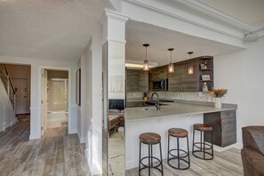 Microwave, dishwasher, coffee/tea maker, toaster