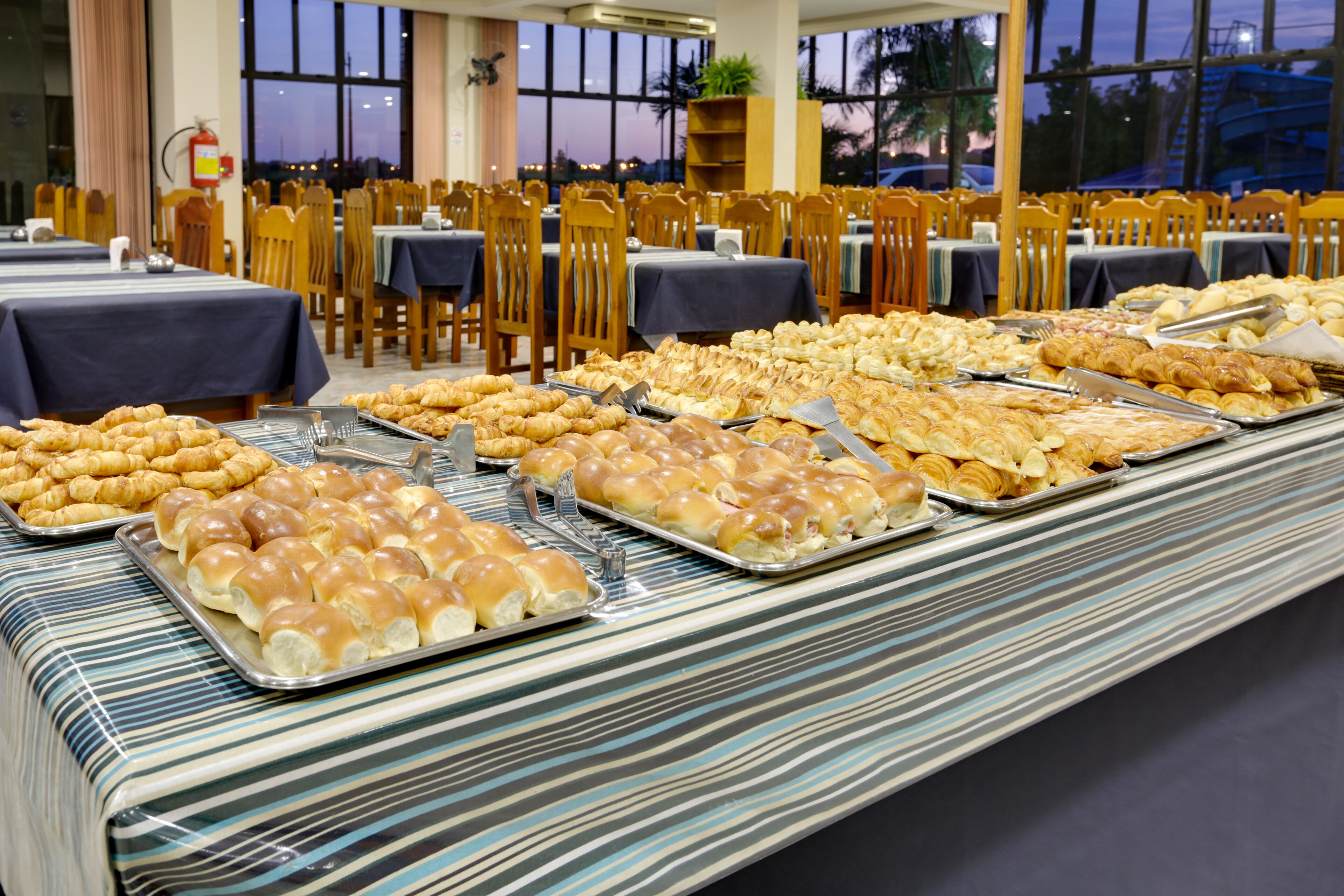 Sudah termasuk sarapan prasmanan setiap hari