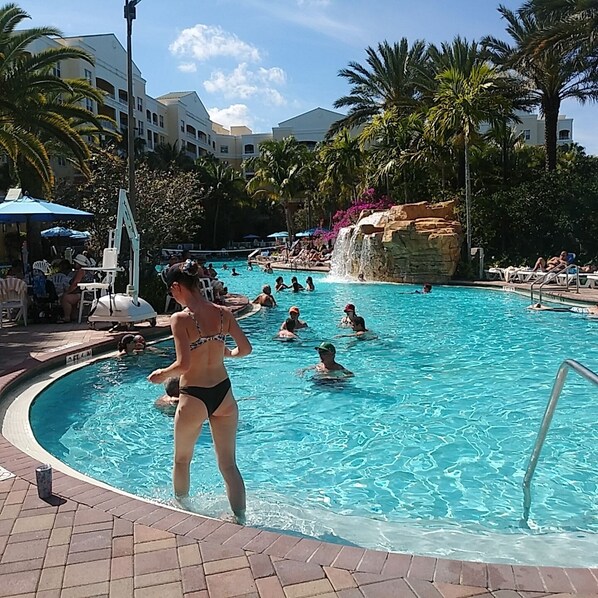 室外游泳池，恒温泳池