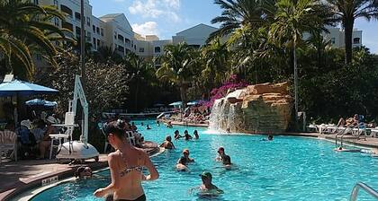 Furnished 1Br1Ba Unit with Linens & Complete kitchen Pool & Jacuzzi Resort for4