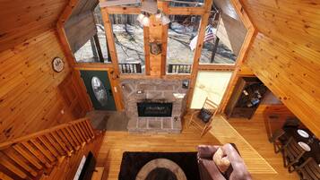 Smart TV, chimenea y videojuegos